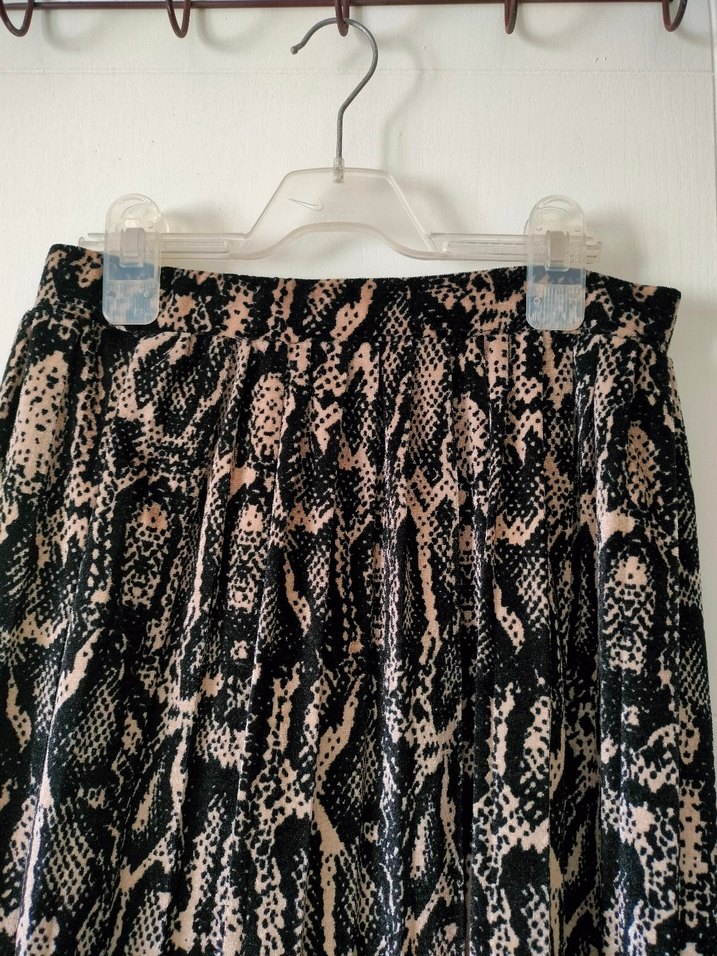 Yılan Desenli Uzun Pilili Kadın Etek - Görsel 3