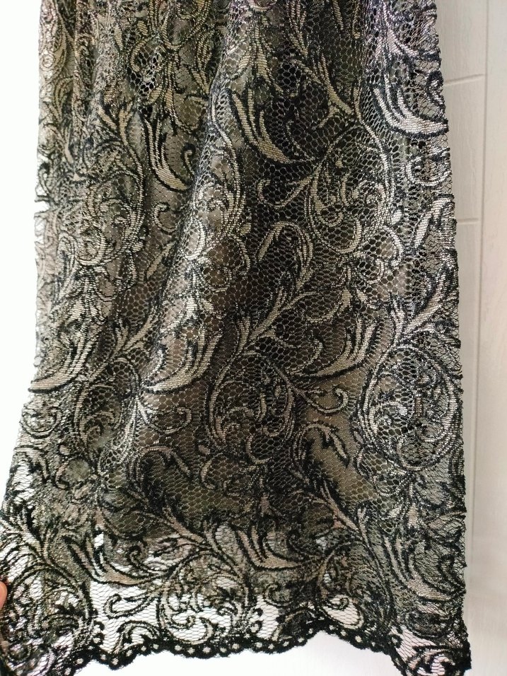 Siyah Dantel İşlemeli Midi boy Kadın Etek - Görsel 4