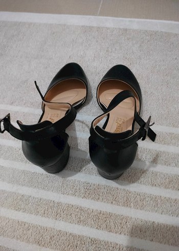 Siyah Tokalı İnce Topuklu Kadın Ayakkabı - Görsel 3