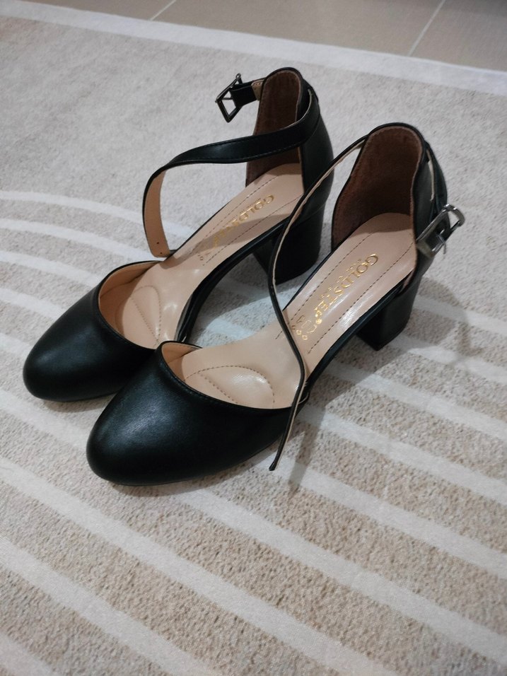 Siyah Tokalı İnce Topuklu Kadın Ayakkabı - Görsel 2