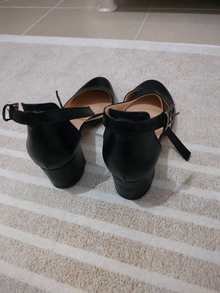 Siyah Tokalı İnce Topuklu Kadın Ayakkabı - Görsel 4
