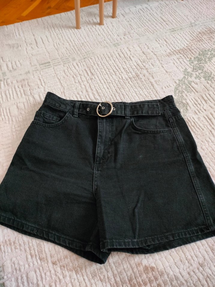 Siyah Kemerli Kadın Kot Şort - Görsel 4