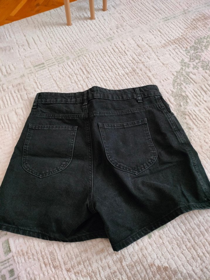 Siyah Kemerli Kadın Kot Şort - Görsel 3