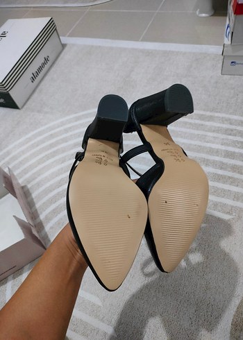 Siyah Yılan Desenli Tokalı Topuklu Kadın Ayakkabı - Görsel 3