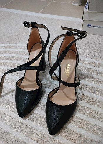 Siyah Yılan Desenli Tokalı Topuklu Kadın Ayakkabı - Görsel 4