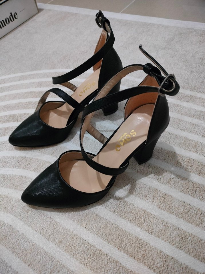 Siyah Yılan Desenli Tokalı Topuklu Kadın Ayakkabı - Görsel 2