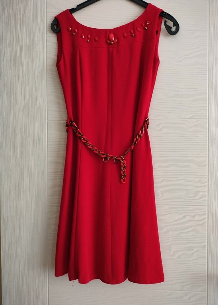 Kırmızı elbise  - Görsel 2