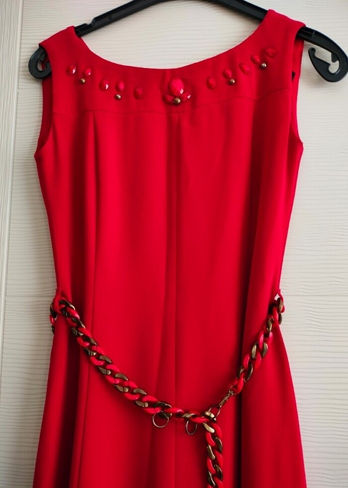 Kırmızı elbise  - Görsel 3