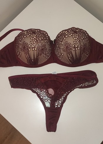 Bordo İşlemeli Kısa Sütyen - Görsel 4