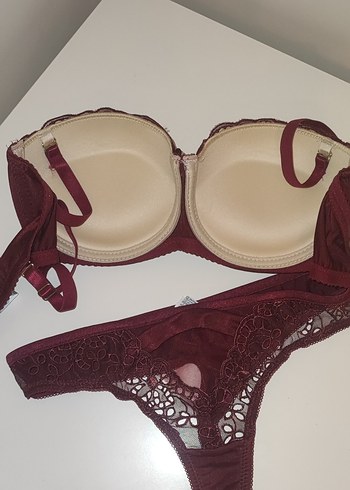 Bordo İşlemeli Kısa Sütyen - Görsel 2