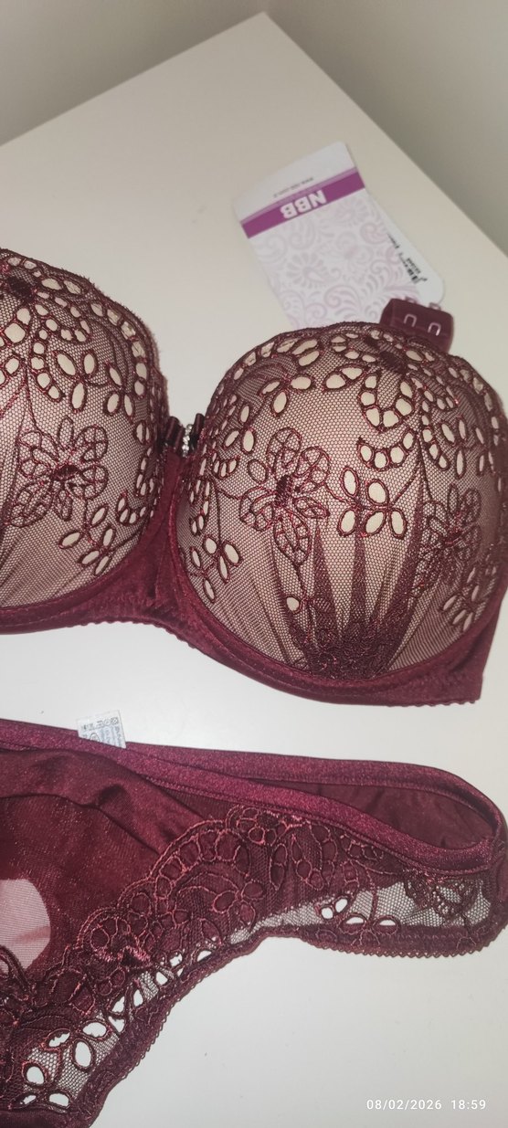 Bordo İşlemeli Kısa Sütyen - Görsel 3