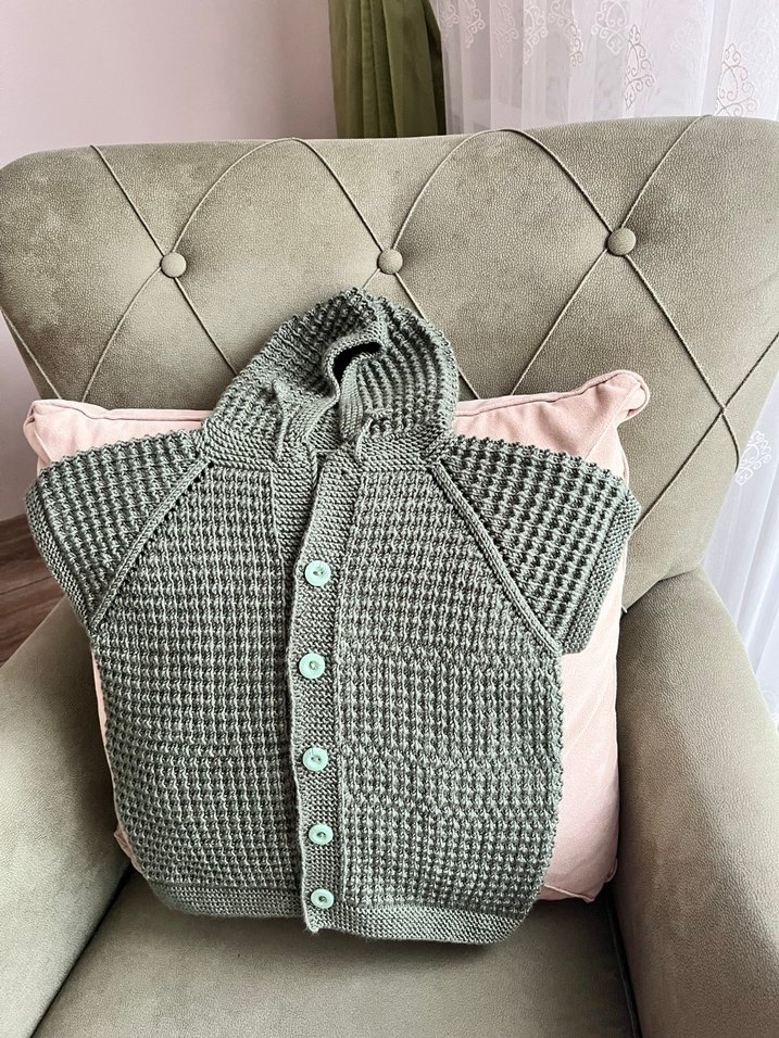 Erkek Çocuk Kapüşonlu Örgü Hırka - Görsel 3