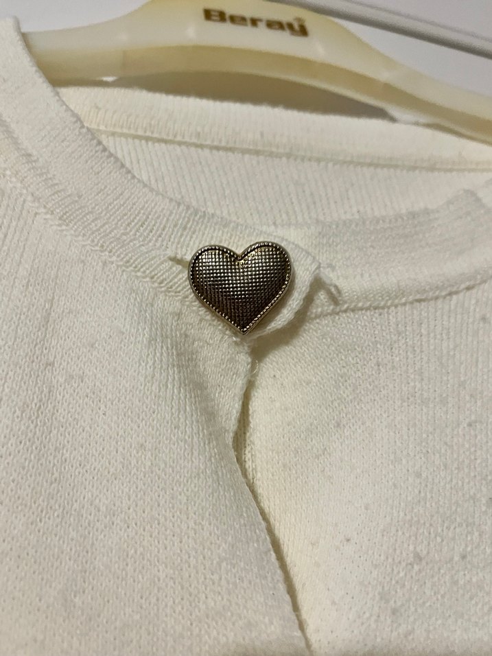 Düğmeli Beyaz Kadın Hırka - Görsel 3