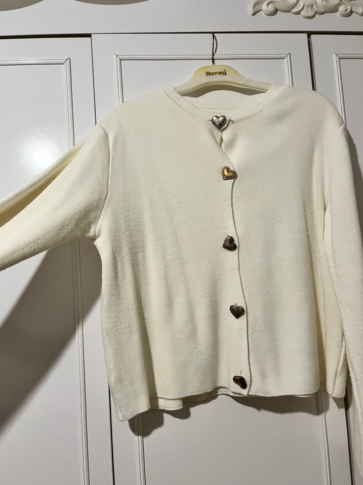 Düğmeli Beyaz Kadın Hırka - Görsel 2