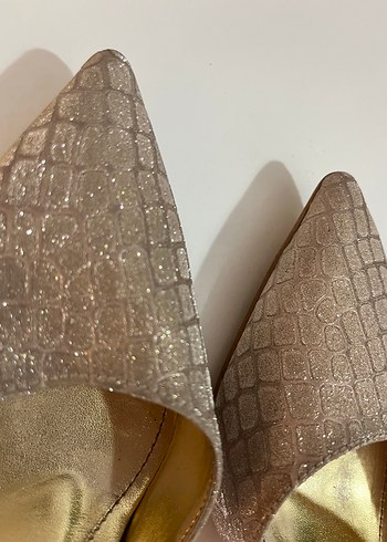 Bej Parlak Yılan Desenli Tokalı Stiletto - Görsel 4