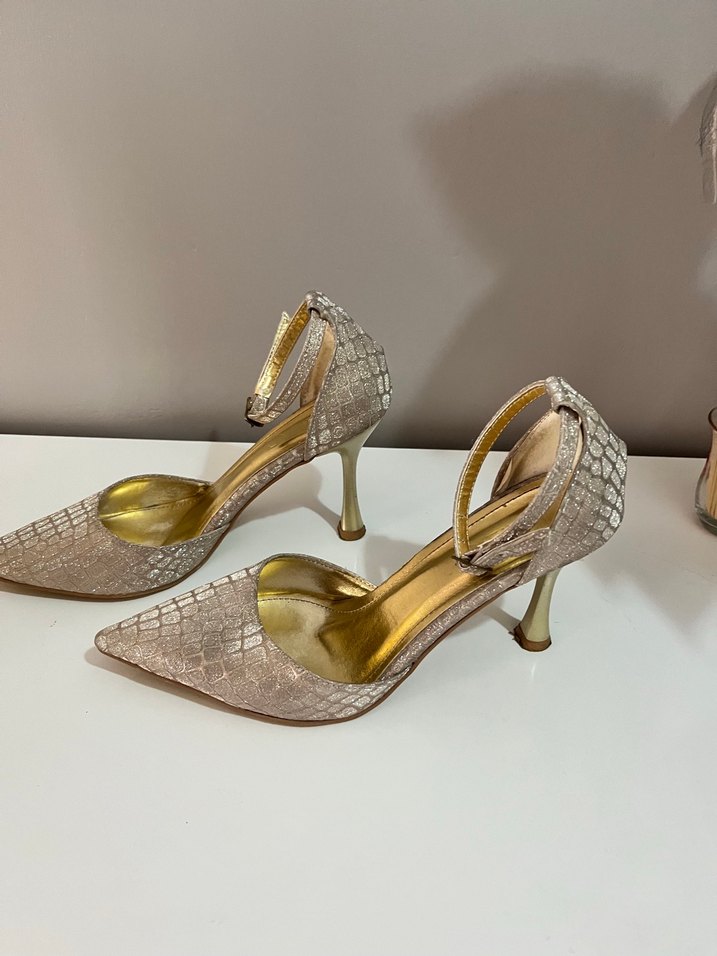 Bej Parlak Yılan Desenli Tokalı Stiletto - Görsel 2