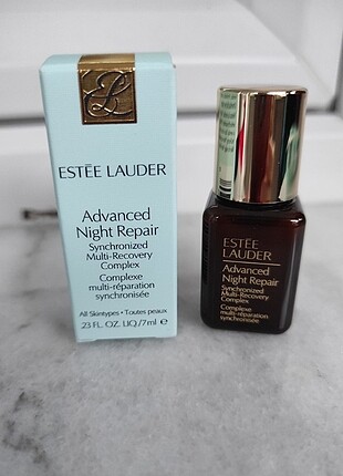 Este lauder serum