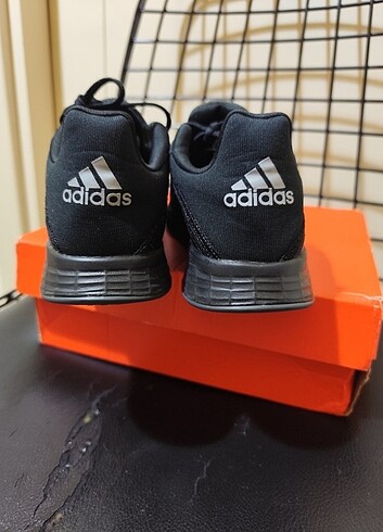 35 Beden siyah Renk Adidas orjinal spor ayakkabı