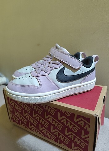 29 Beden mor Renk Nike orjinal spor ayakkabı 