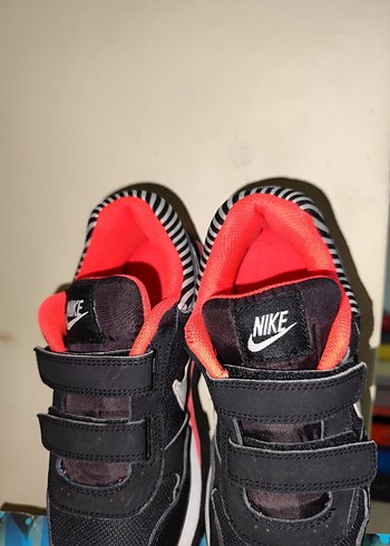 33 Beden siyah Renk Nike orjinal spor ayakkabı