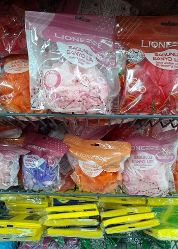 Lionesse Çilek Kokulu Sabunlu Banyo Lifi - Görsel 4