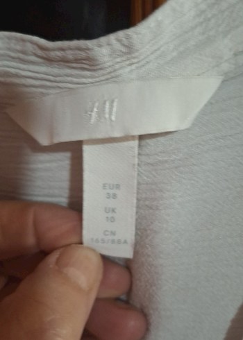 H&M Düğmeli V Yaka Kolsuz Beyaz Keten Bluz