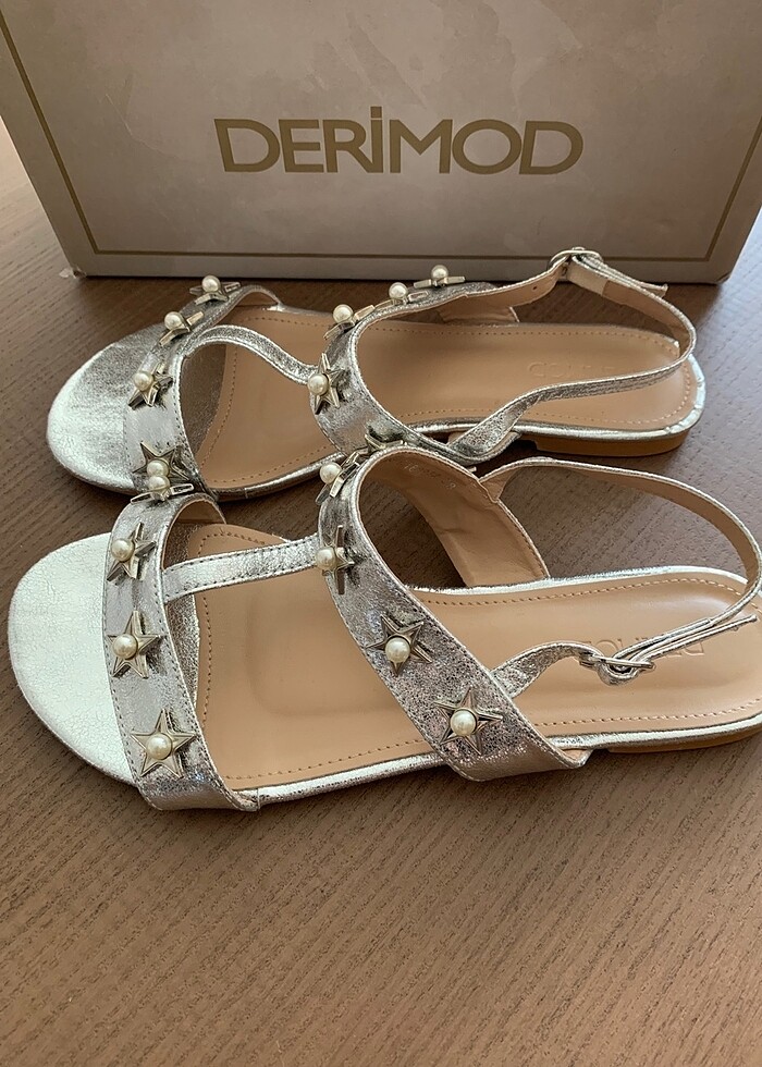 Derimod Metalik Gümüş Yıldız Taşlı Sandalet - Görsel 2