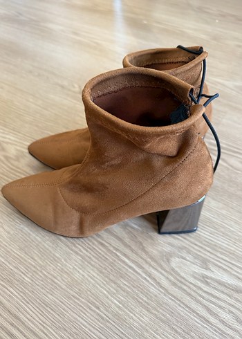 Bej Süet Stiletto Topuklu Kadın Bot - Görsel 3