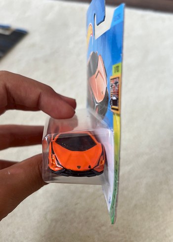 Beden Hot wheels Turuncu Lamborghini Sián FKP 37 Oyuncak Araba