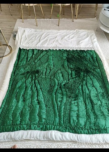 Parlak Yeşil Nakışlı yorgan - Görsel 4