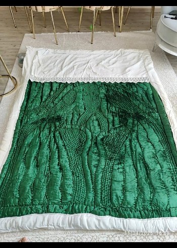 Parlak Yeşil Nakışlı yorgan - Görsel 3