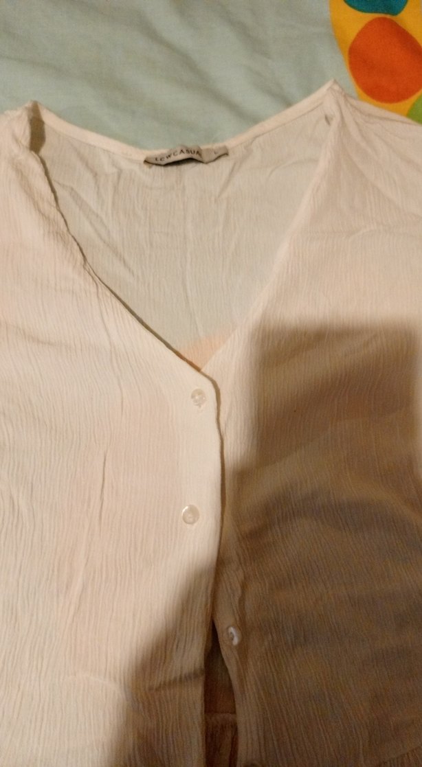 Beyaz V Yaka Düğmeli  Bluz - Görsel 5