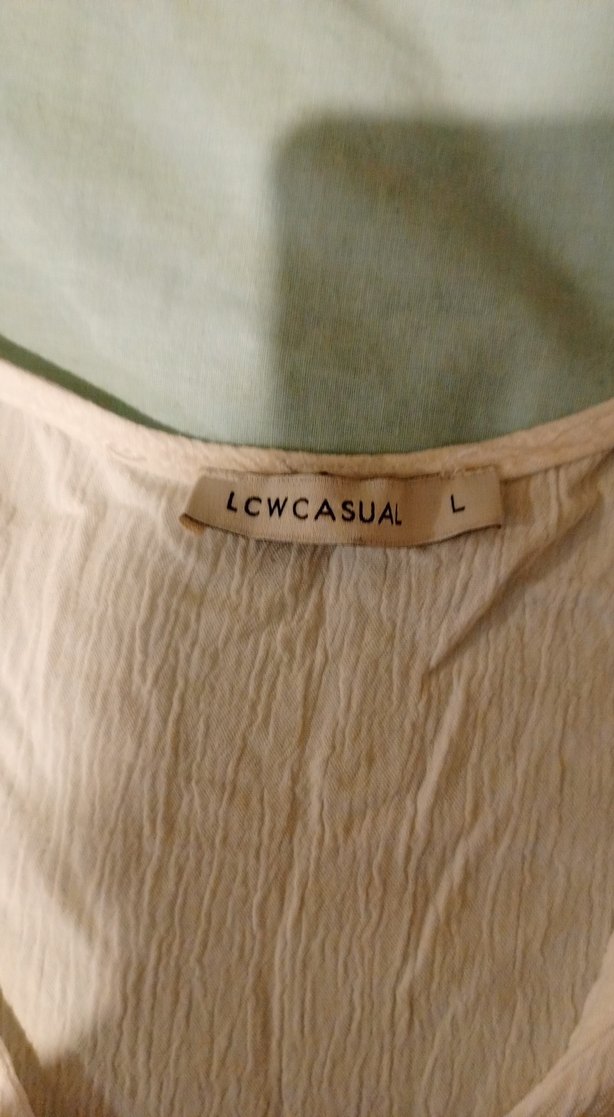 Beyaz V Yaka Düğmeli  Bluz - Görsel 3