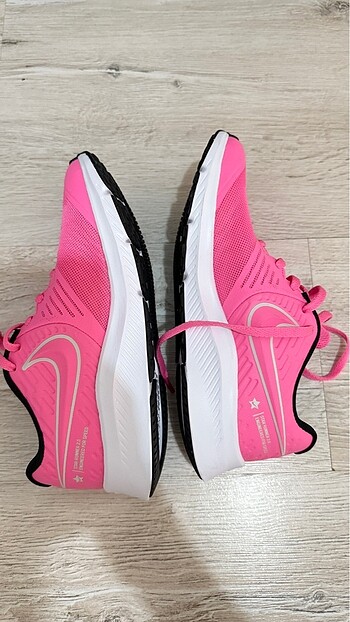 35,5 Beden Nike spor ayakkabı