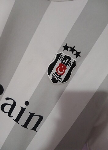 Beşiktaş çizgili forma beyaz