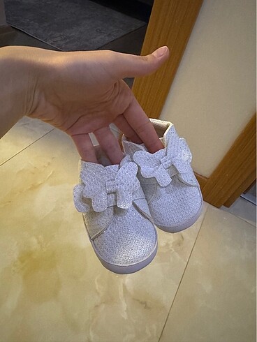 Fiyonklu bebek ayakkabısı