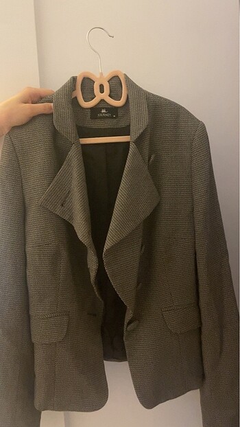 Kısa vatkalı blazer