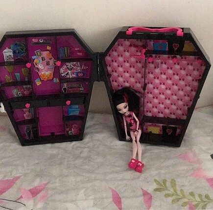 monster high draculaura