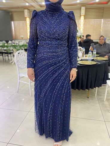 40 Beden lacivert Renk 40 beden abiye 1 kez giyildi
