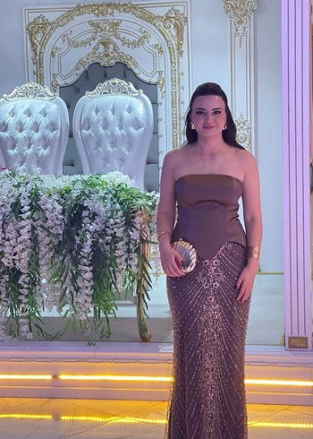 Abiye Sikligin Simgesi Straplez İsiltili Uzun Elbise