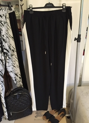 Yanları beyaz pantalon