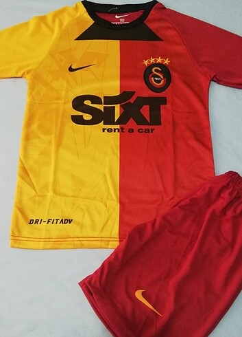 Galatasaray iki adet forma 10 12 yas 