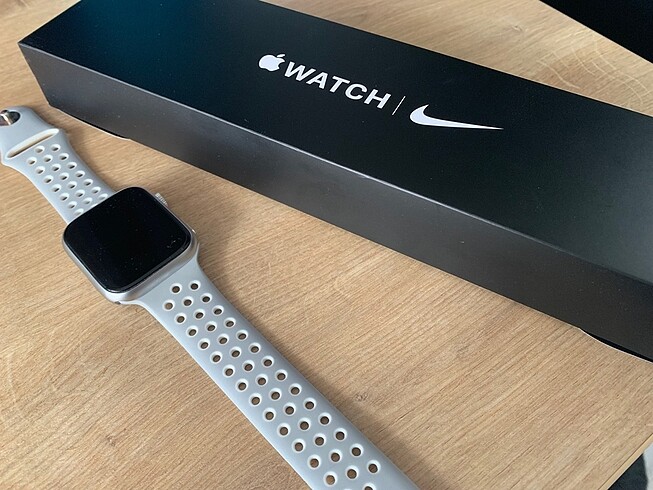 Apple Watch Series 7 Nike