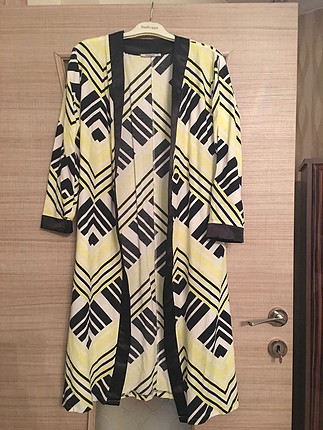 36 Beden Uzun pareo yandan siyah saten şeritli çok şık kimono