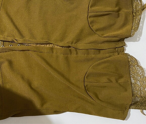 s Beden Haki korse crop