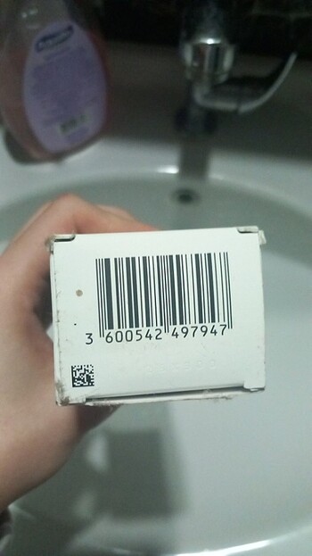 Beden Renk Garnier HA BHA kömür serum