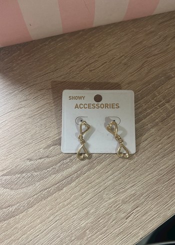 Altın Renk Mini Yılan Desenli Küpe