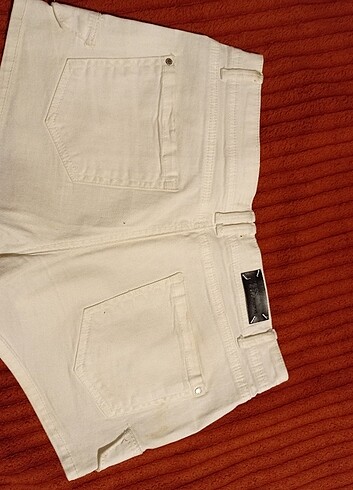 38 Beden beyaz Renk Bershka şort