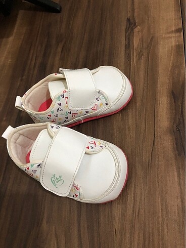 Bebek ilk adım ayakkabısı