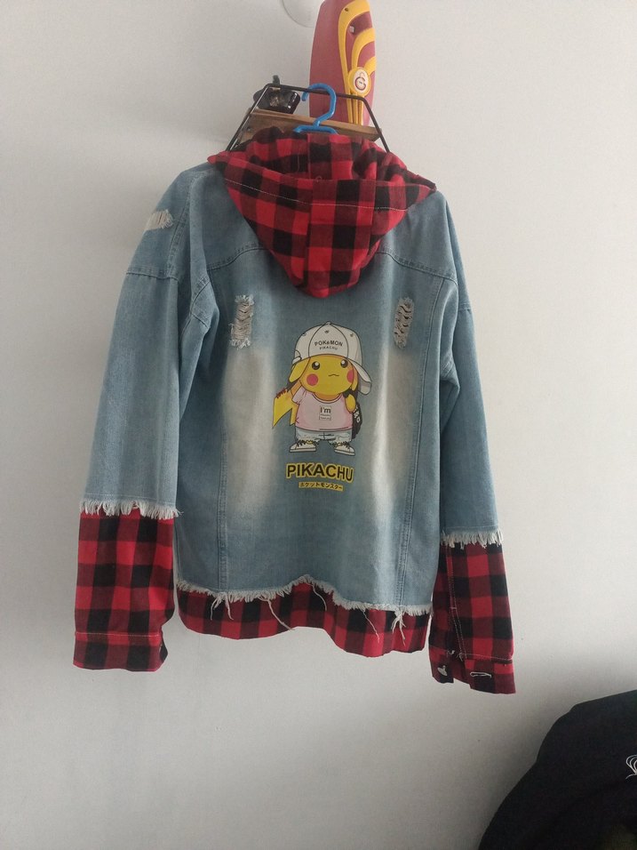 Renkli Baskılı Kadın Kot Ceket Pikachu Desenli - Görsel 2